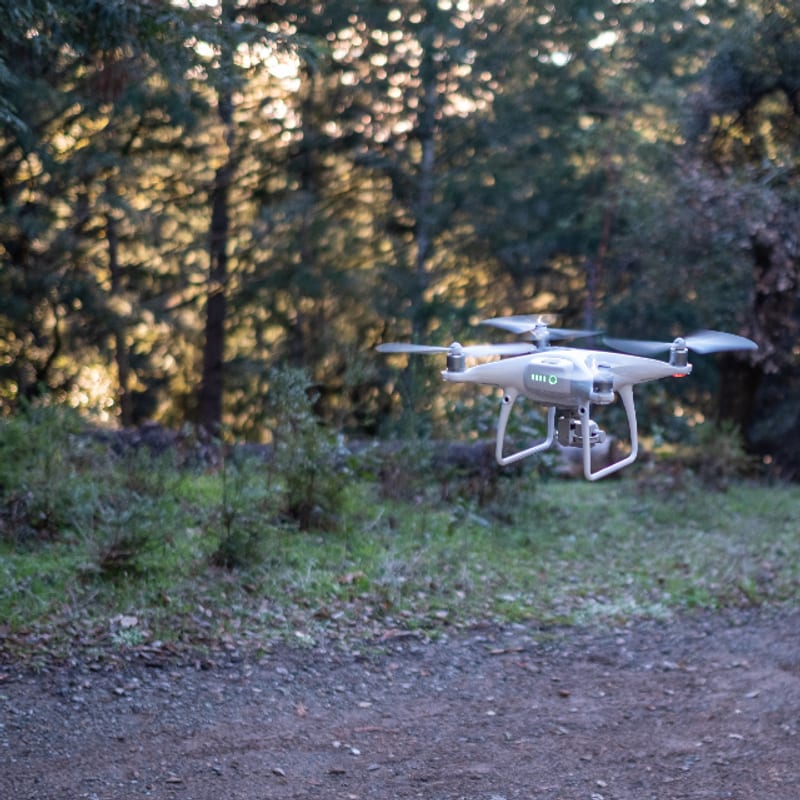 Dron me kamera 4K dhe GPS