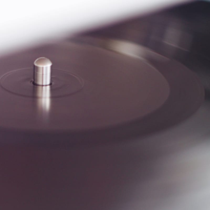 Pikap vinyl me altoparlantë